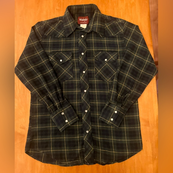 Wrangler Other - Wrangler Western-style snap button Men's Dark Plaid Button Down Shirt